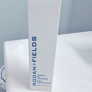 RODAN & FIELDS DEFRIZZ OIL HAIR TREATMENT